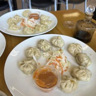 Veggie momo (round) &amp; chicken momo