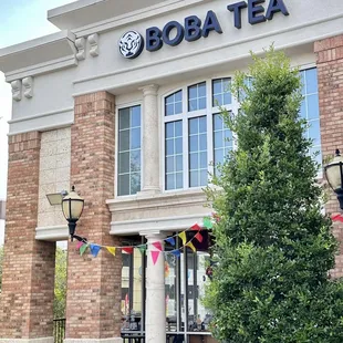 Because Mr. C wants to go on this oppressive afternoon-lol. (･‿･) /ﾟ*:｡ Let's go in! #TideSugarBobaTea. Just Opened 07/31.