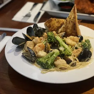 Creamy seafood pasta