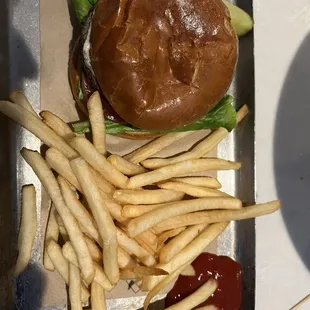 Bacon cheeseburger with fries