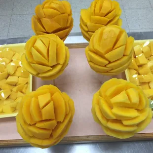 Beautiful mangos prepared to eat !