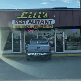 Lili's tienda and restaurant.