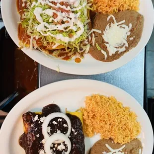 Enchiladas rancheras y enchiladas de mole