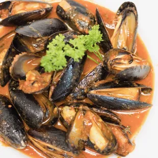 Mussels in a red sauce (also available in white sauce)