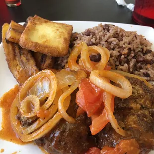 My lunch order - torta de carne.