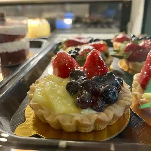 Fruit tarte - didn&apos;t try, but it LOOKED delectable, and I appreciated the pineapple addition