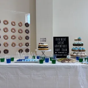 Three shades of blue cake pops