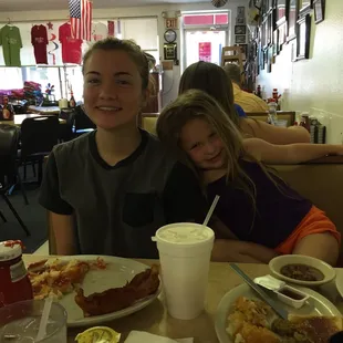 My girls, after a great breakfast!!!