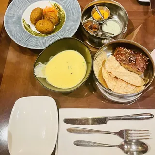 Tiffins Signature Bread Service