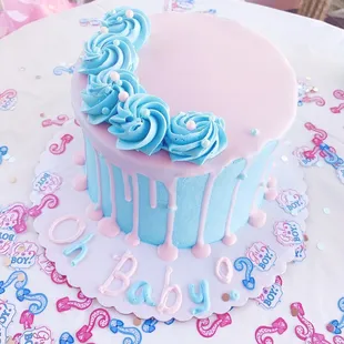 Beautiful gender reveal cake!!