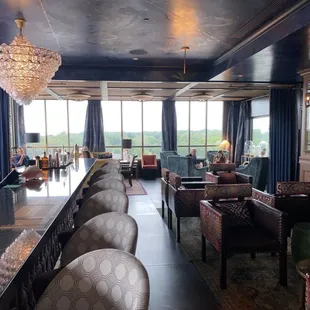 A few views of the lounge