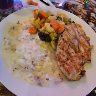 Yummy Grilled Chicken, veggies &amp; mashed potatoes