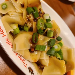 Spicy wontons