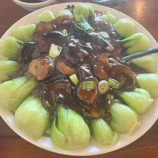 Bok Choy with Winter Mushroom