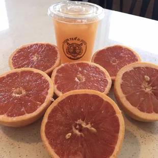 Grapefruit green tea with 100% real fruit juice. NO SYRUPS.