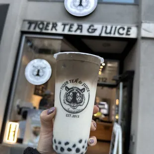 Hojicha milk tea with boba