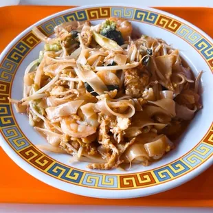 Drunken noodle with chicken and shrimp. Added bean sprouts.