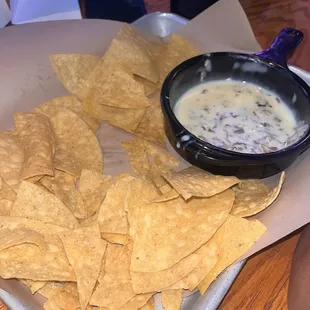 Chips &amp; Queso