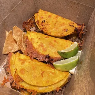 Quesabirria tacos, son ricos :)