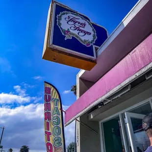 a sign for tigres fuego