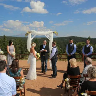 Lovely do it yourself wedding at TihsreeD (Tis-reed) Lodge.