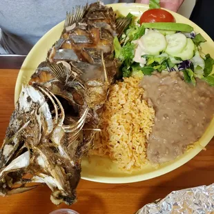 Whole fried red snapper with garlic