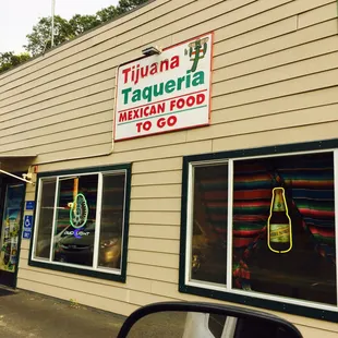 Im from out of town working in the El Dorado Forest stopped here to have dinner and wow great food.. i had the burrito supreme 5/5