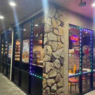 It's 10:45 pm they are supposed to be open till 11 pm and the guy locked the door before I can reach it. This is bs and No Carne asada