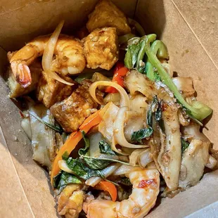 Drunken noodles with shrimp and tofu