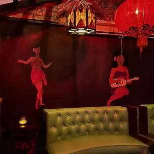 Love the hula girls!