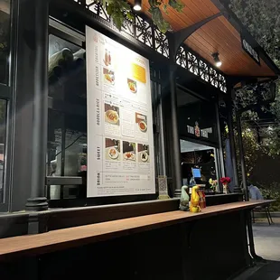 the outside of a restaurant