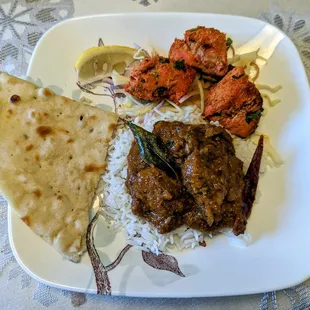 Chicken Chettinadu, Chicken Tikka, Naan
