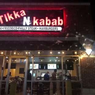 Tikka &amp; Kabob at 9pm on a Tuesday night.