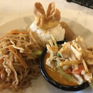 The chicken curry and pad thai came so fast it must&apos;ve been premade. The food was plentiful but the flavor was not.