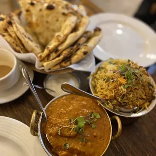 Butter chicken, Chicken Biryani, bread basket