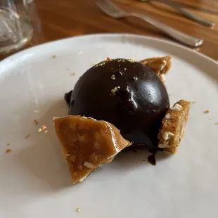 Peanut bomb dessert