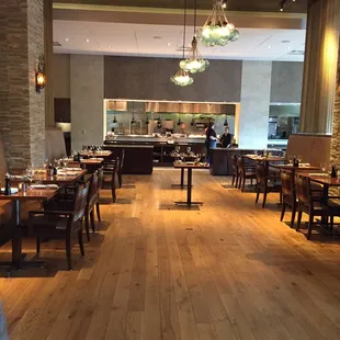 Nice atmosphere, quality food, wait staff needs some work or just more of them