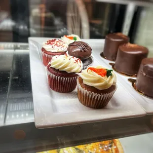 cupcakes, food, dessert