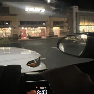 I arrived at 8:39, the door was closed and I was told it was closed when there was still 20 minutes before the closing time.