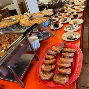 Desserts: pies, cakes, flan, bread pudding and apple pie.