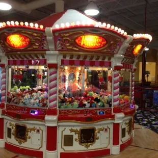 The claw machine - it moves!