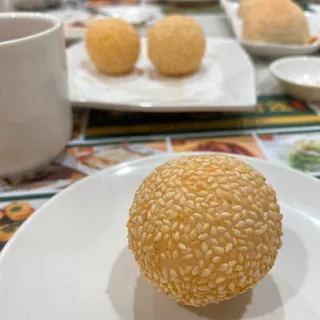 D6. Lava Custard Sesame Ball