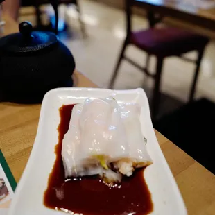 STEAMED RICE ROLL WITH SHRIMP