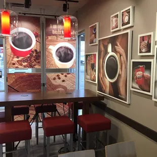 a table and chairs in a coffee shop