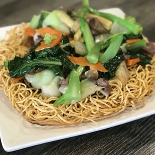 Beef Crispy Noodle with Chinese Broccoli