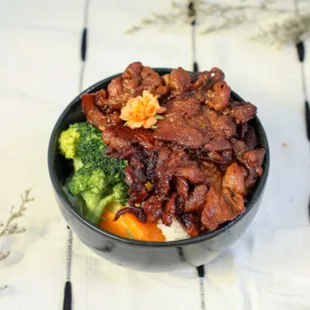 a bowl of beef and broccoli