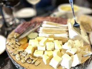 Coastal Wine Market