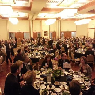 Roseville Chamber of Commerce enjoying their Installation Dinner, 2013