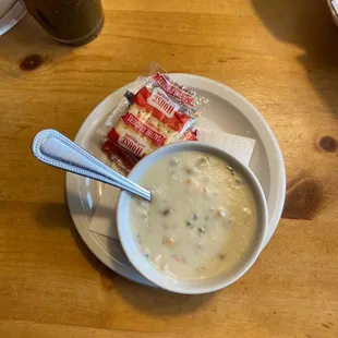 a bowl of soup and crackers
