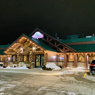 the outside of the restaurant